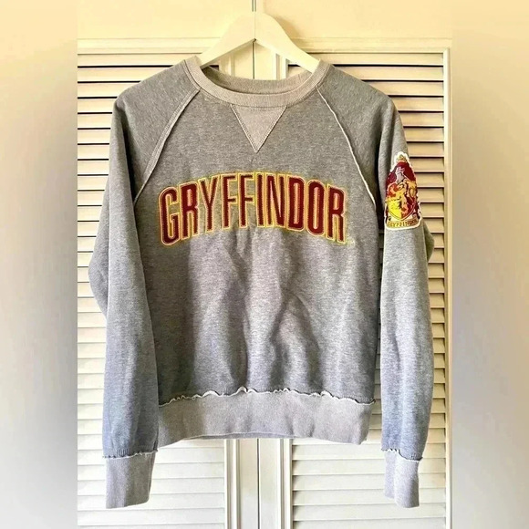 Harry Potter Sweatshirt Womens XS Wizarding World Gryffindor Universal Studios - Picture 1 of 7